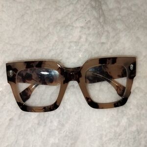 FASHION EYEWEAR